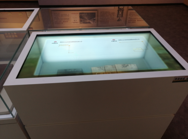 47寸卧式透明屏展示柜-常宁水口山工人运动纪念馆