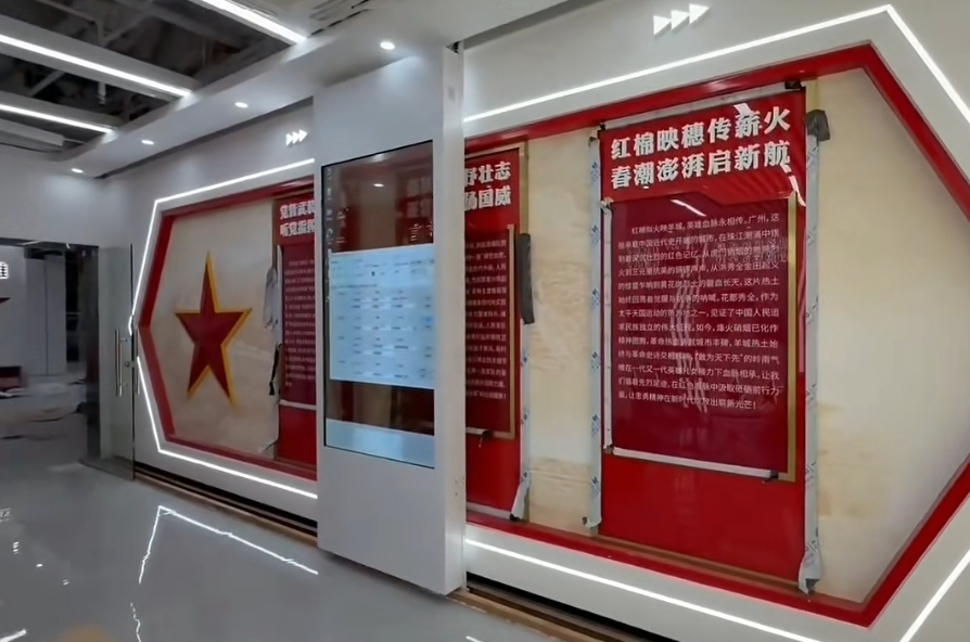 77寸oled透明滑轨屏