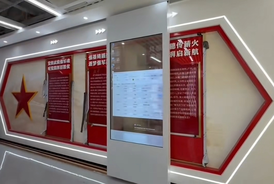 77寸透明oled滑轨屏